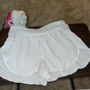 Lululemon Fast and Free Reflective High-Rise
Classic-Fit Short 2.5" size 6